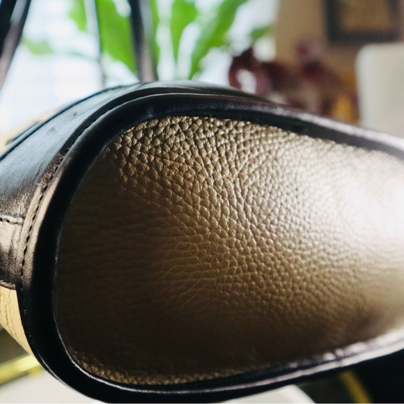 Brighton Beige Pebble Leather with Black Trim Shoulder Bag - Picture 3 of 8